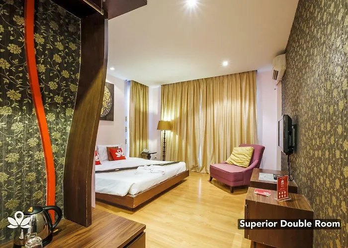 Zen Basic Glitz Hotel. Hotel