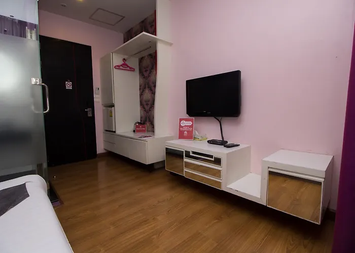 Zen Basic Glitz Hotel. 3*